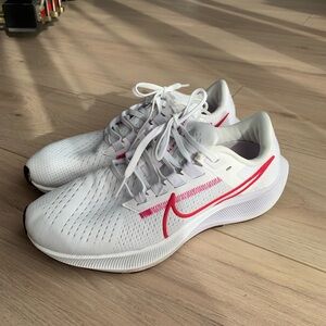 Nike Air Zoom Pegasus Running walking shoes size 8. Women’s. White